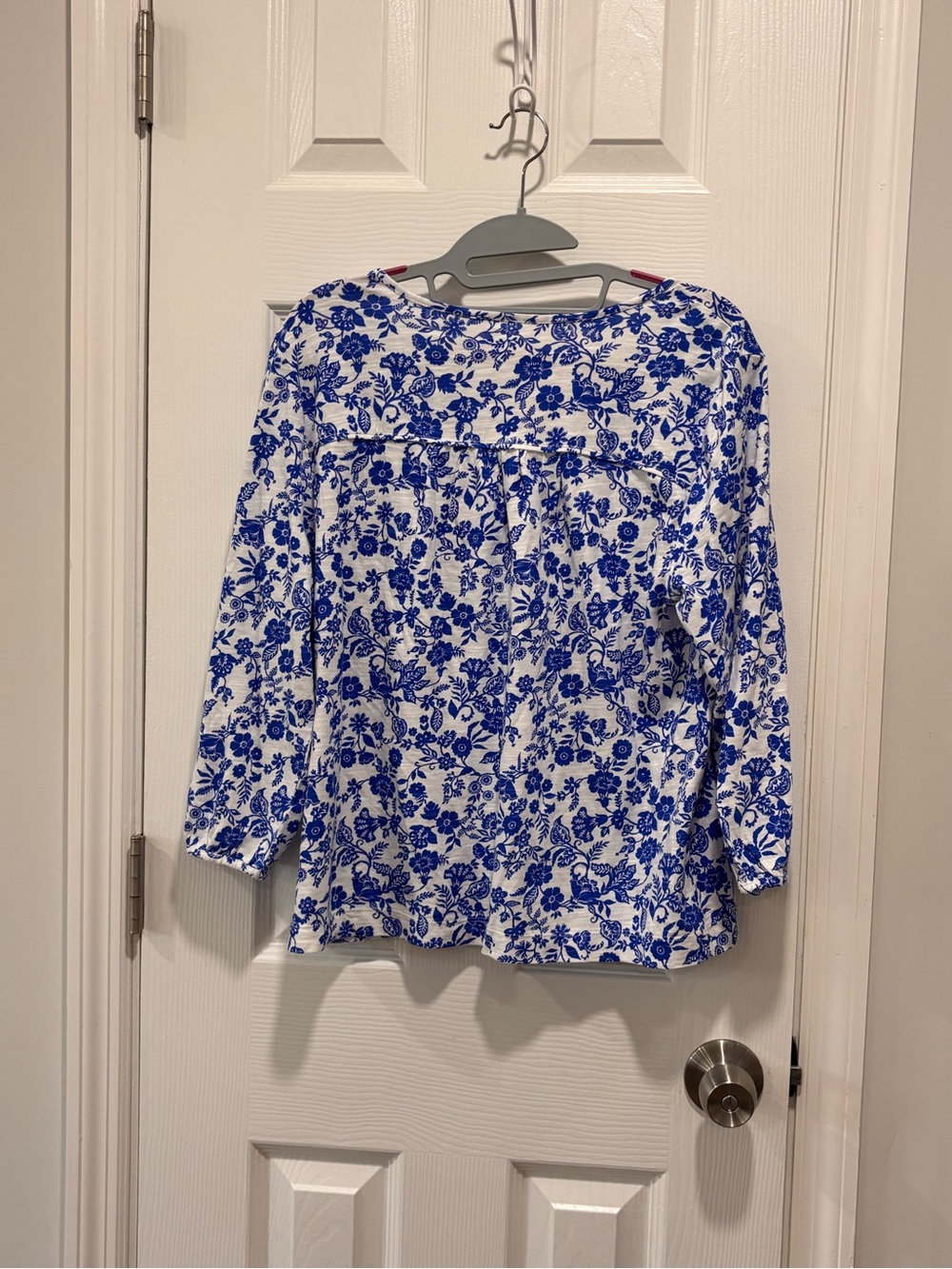 🔵Lands' End White Blouse with Royal Blue Floral Print - Picture 3 of 9